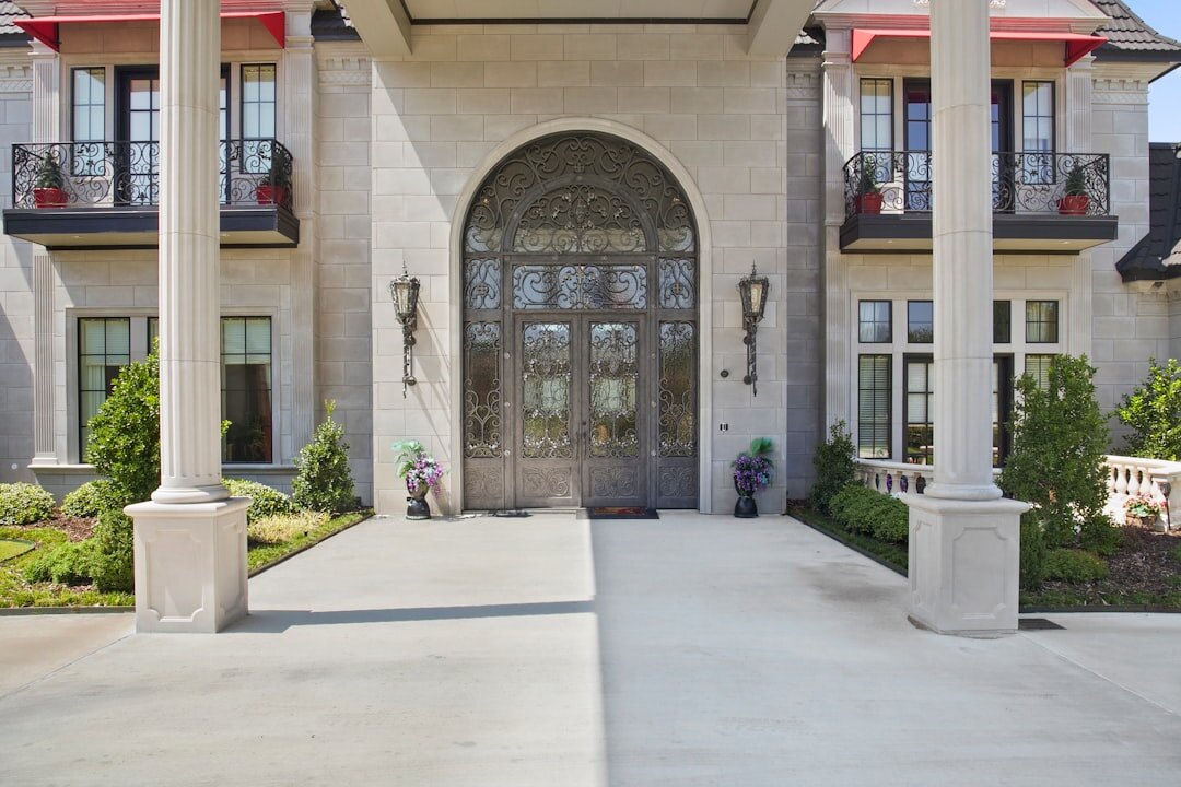celebrity mansion exterior